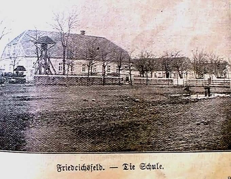 Friedrichsfeld Schule.jpg
